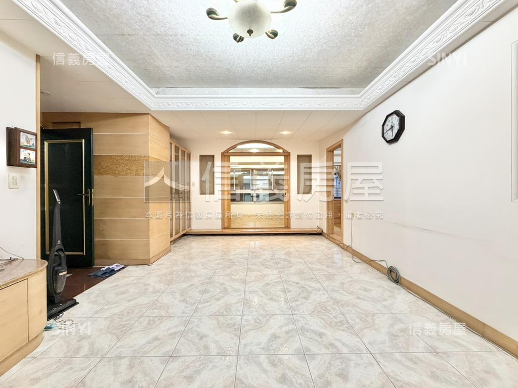 明星海山學區三房坡平車位房屋室內格局與周邊環境