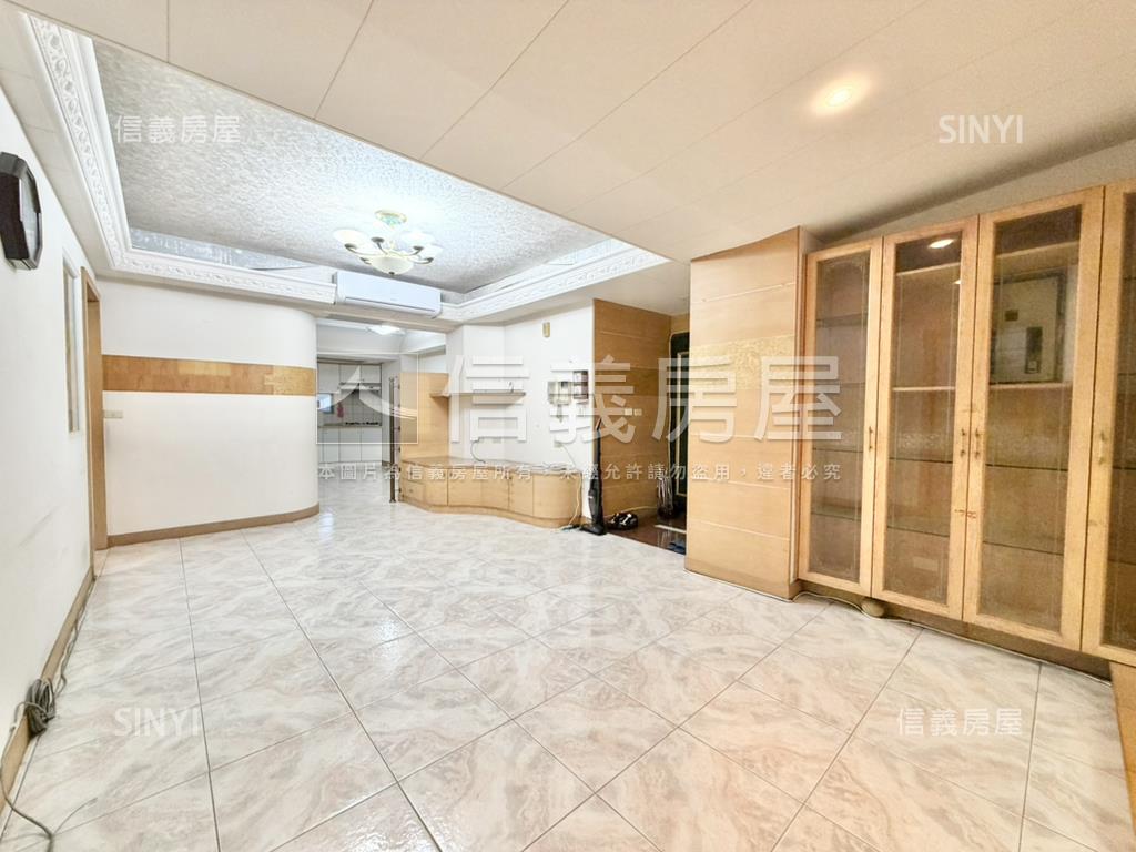 明星海山學區三房坡平車位房屋室內格局與周邊環境