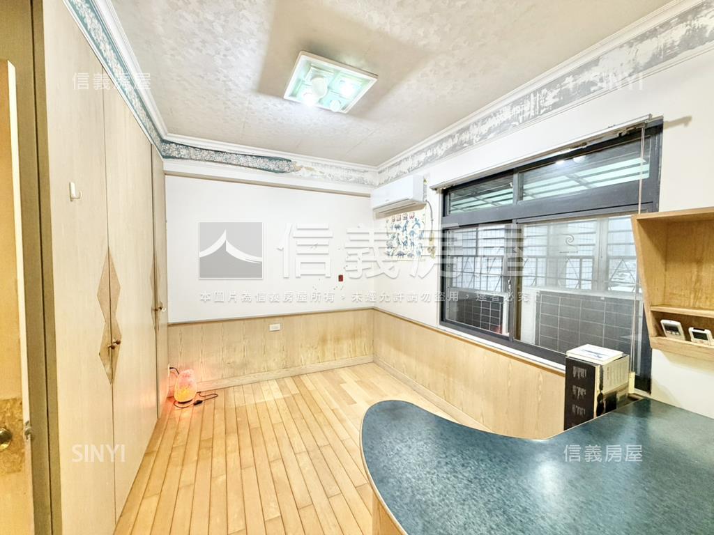 明星海山學區三房坡平車位房屋室內格局與周邊環境