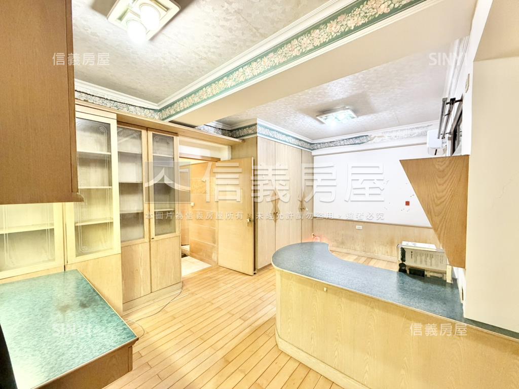 明星海山學區三房坡平車位房屋室內格局與周邊環境