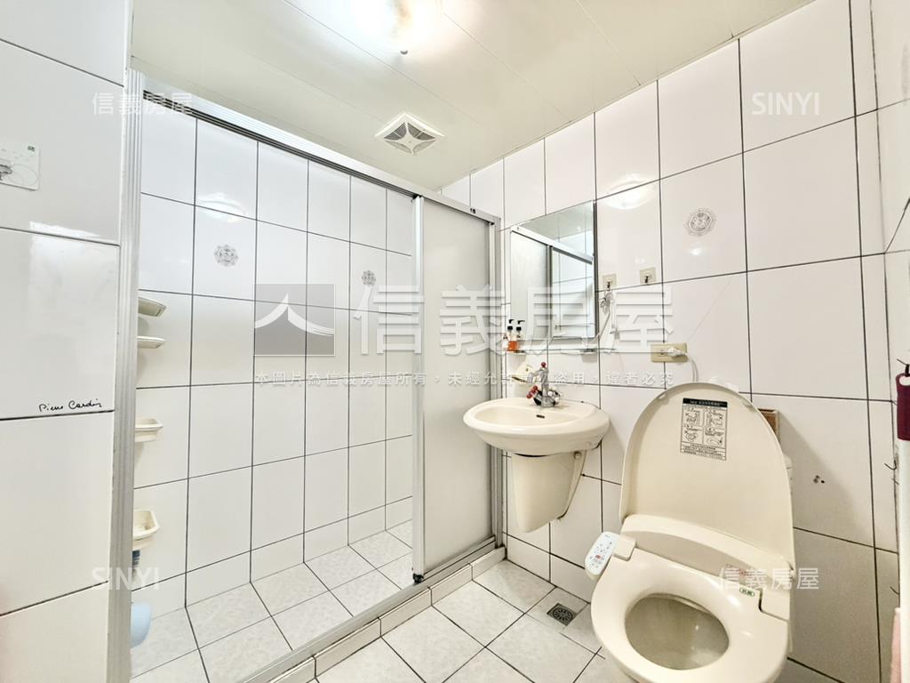 明星海山學區三房坡平車位房屋室內格局與周邊環境