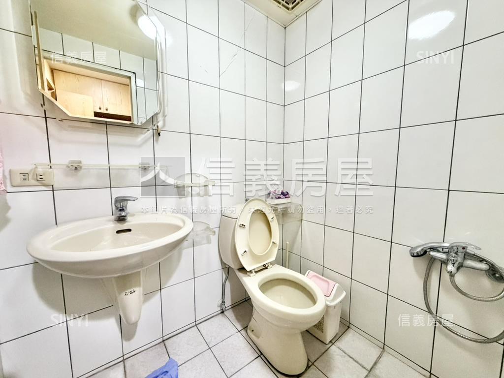 明星海山學區三房坡平車位房屋室內格局與周邊環境