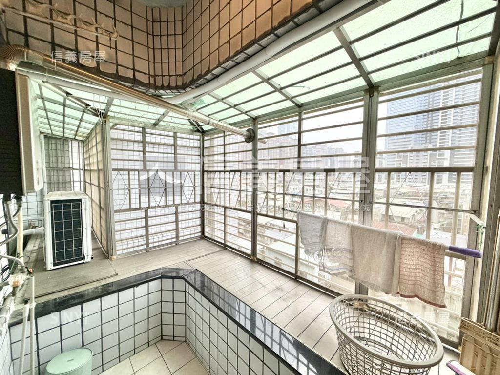 明星海山學區三房坡平車位房屋室內格局與周邊環境