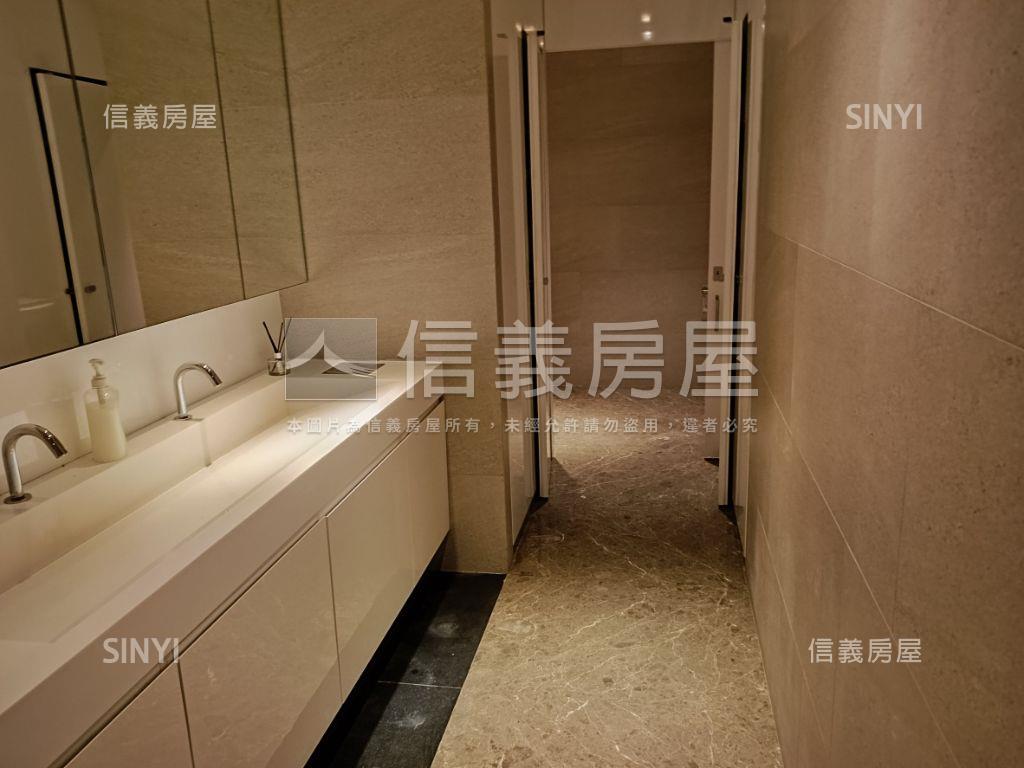 南港捷運站正出口商辦房屋室內格局與周邊環境