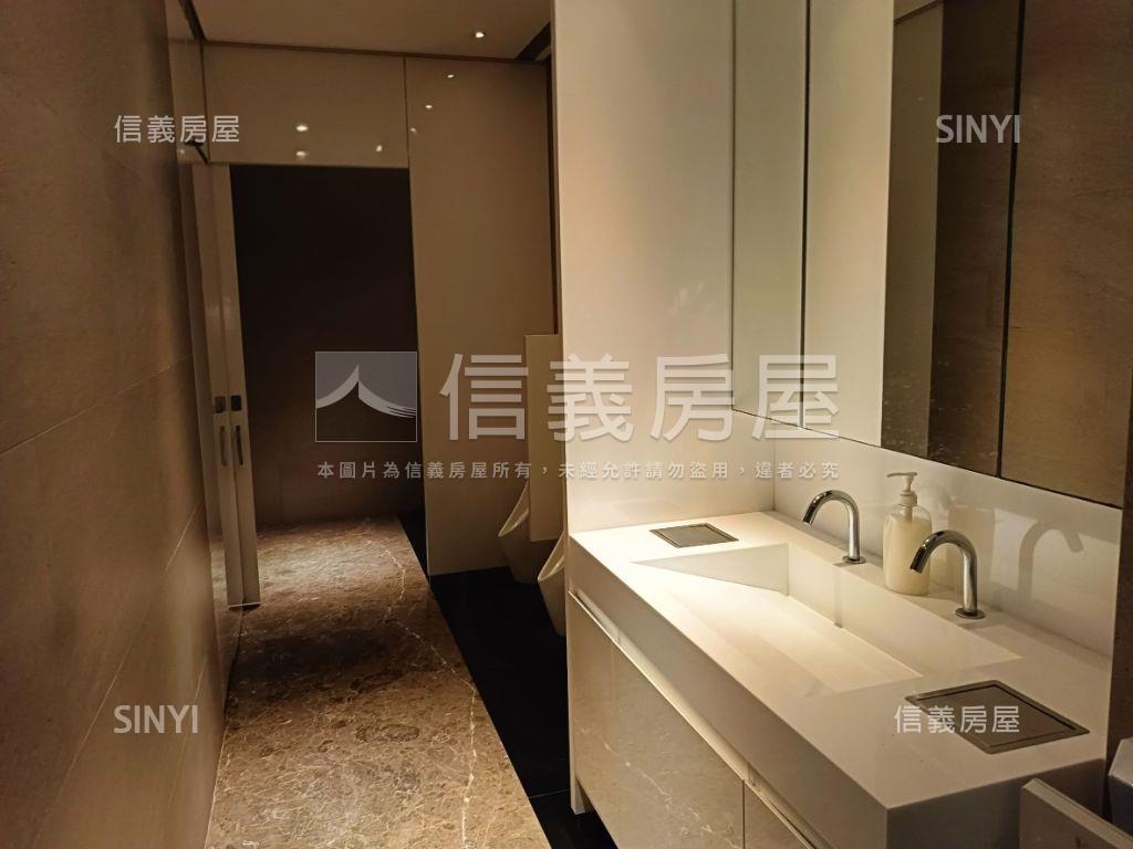 南港捷運站正出口商辦房屋室內格局與周邊環境