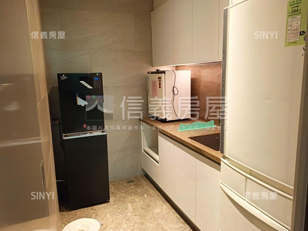南港捷運站正出口商辦房屋室內格局與周邊環境