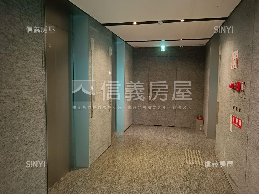 南港捷運站正出口商辦房屋室內格局與周邊環境