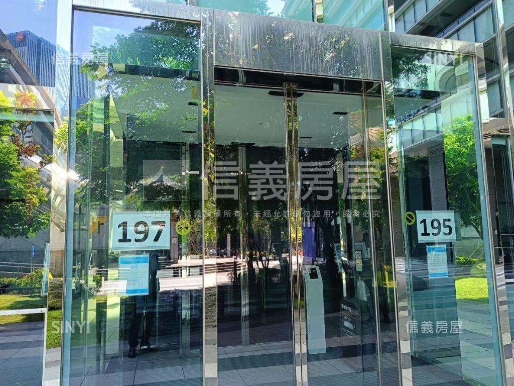 南港捷運站正出口商辦房屋室內格局與周邊環境