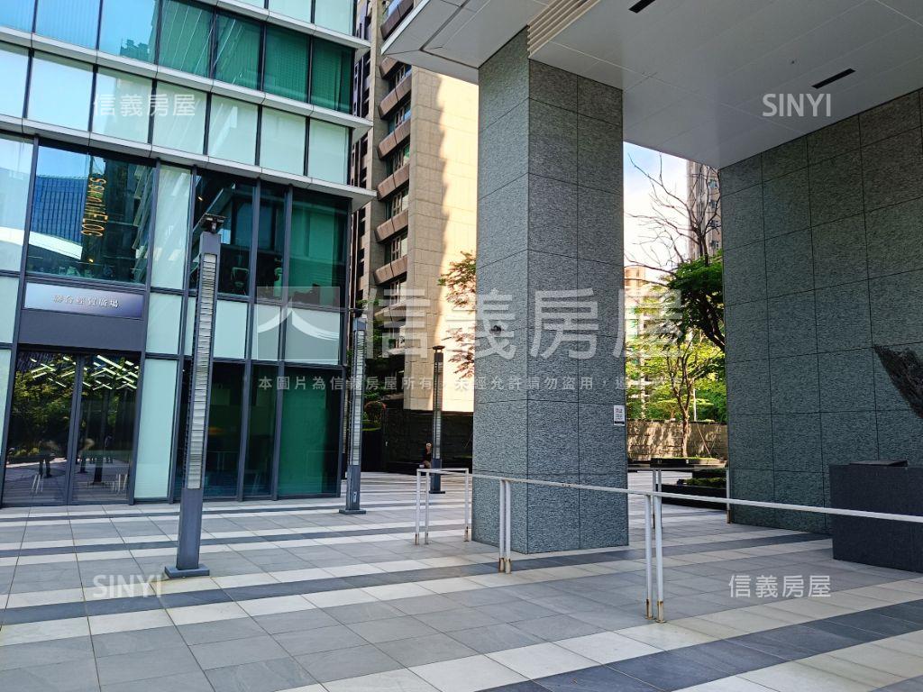 南港捷運站正出口商辦房屋室內格局與周邊環境