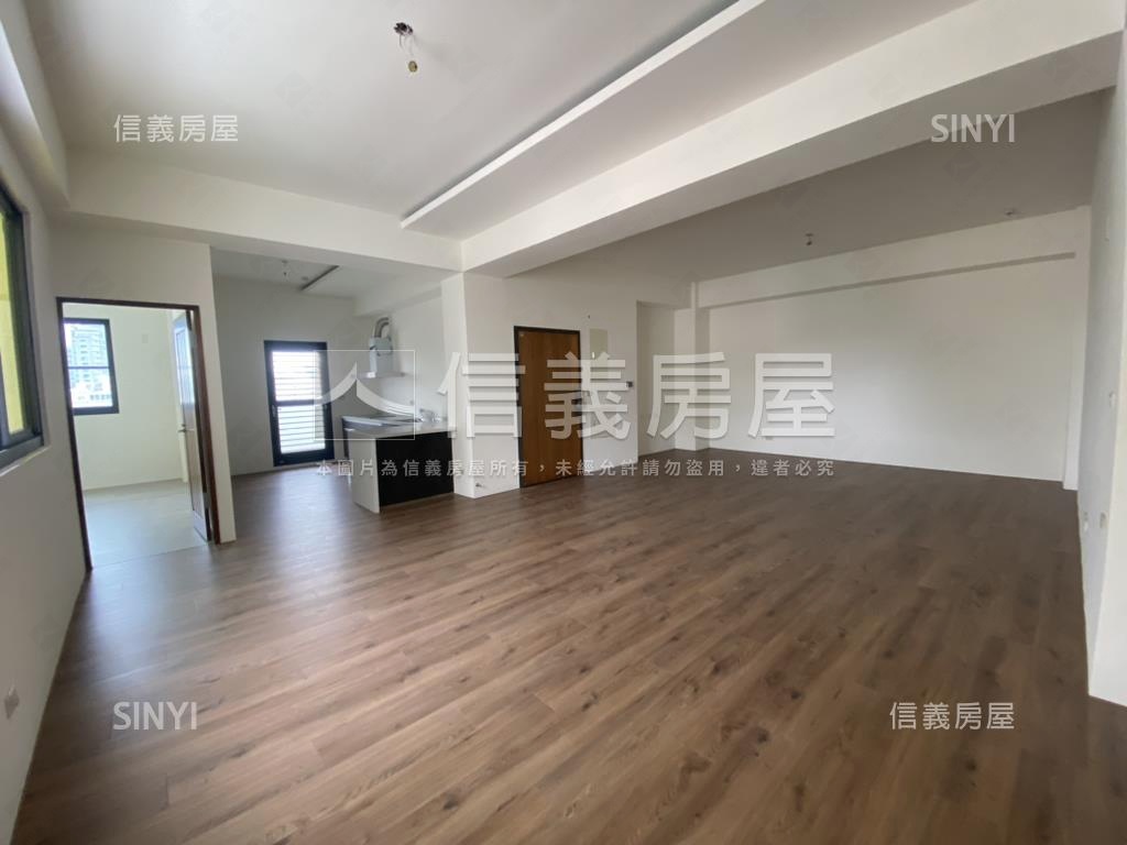 東區全新頂樓一層一戶華廈房屋室內格局與周邊環境