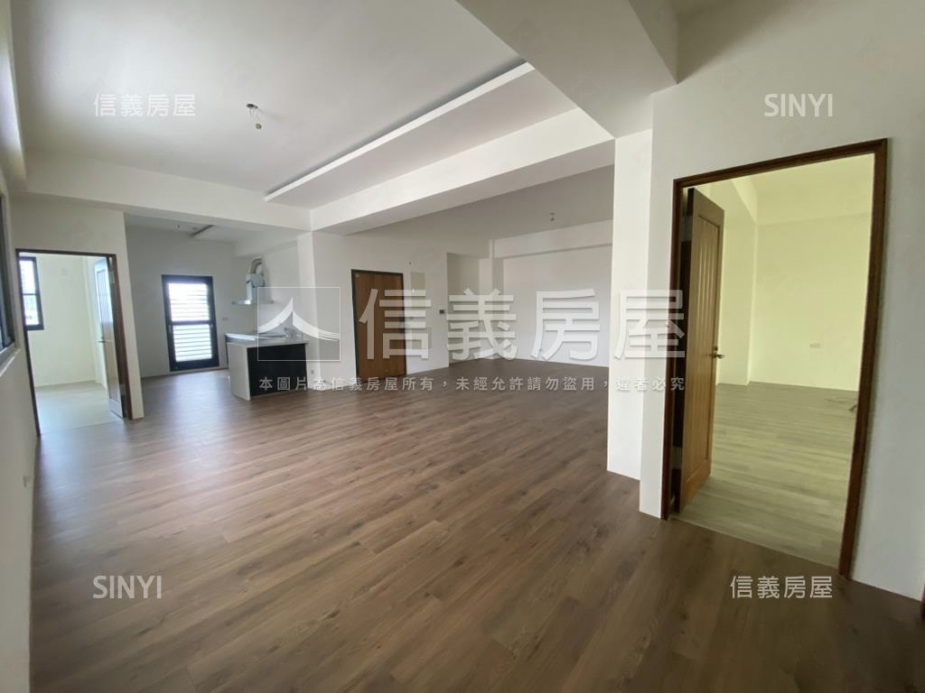 東區全新頂樓一層一戶華廈房屋室內格局與周邊環境