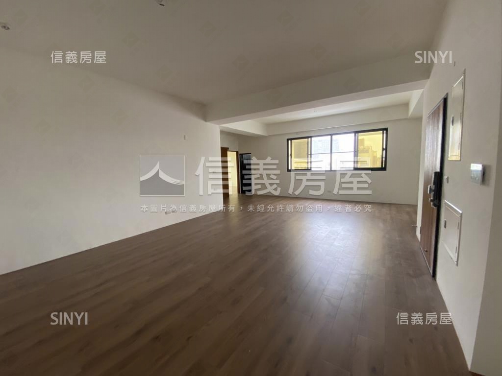 東區全新頂樓一層一戶華廈房屋室內格局與周邊環境