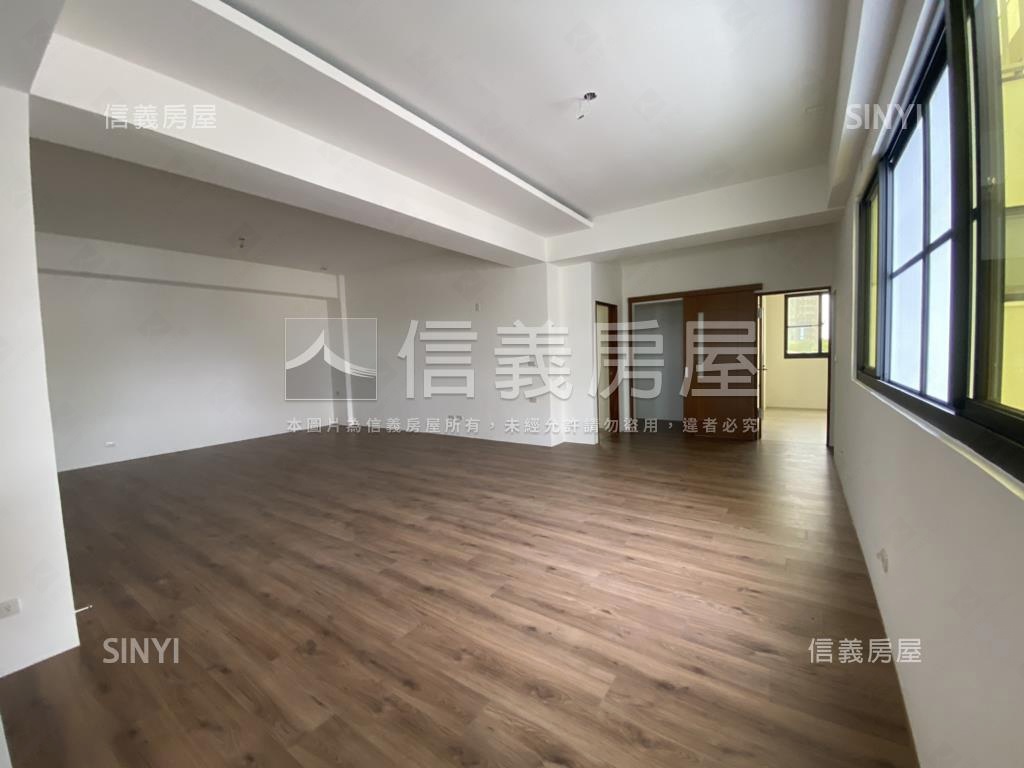 東區全新頂樓一層一戶華廈房屋室內格局與周邊環境
