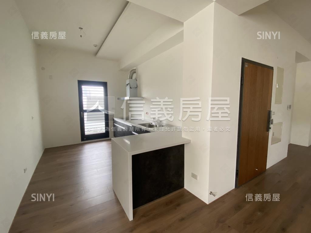 東區全新頂樓一層一戶華廈房屋室內格局與周邊環境