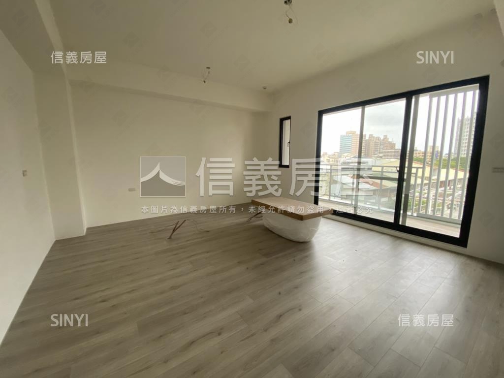 東區全新頂樓一層一戶華廈房屋室內格局與周邊環境