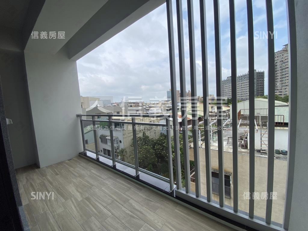 東區全新頂樓一層一戶華廈房屋室內格局與周邊環境