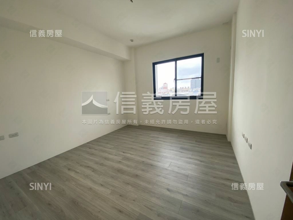 東區全新頂樓一層一戶華廈房屋室內格局與周邊環境