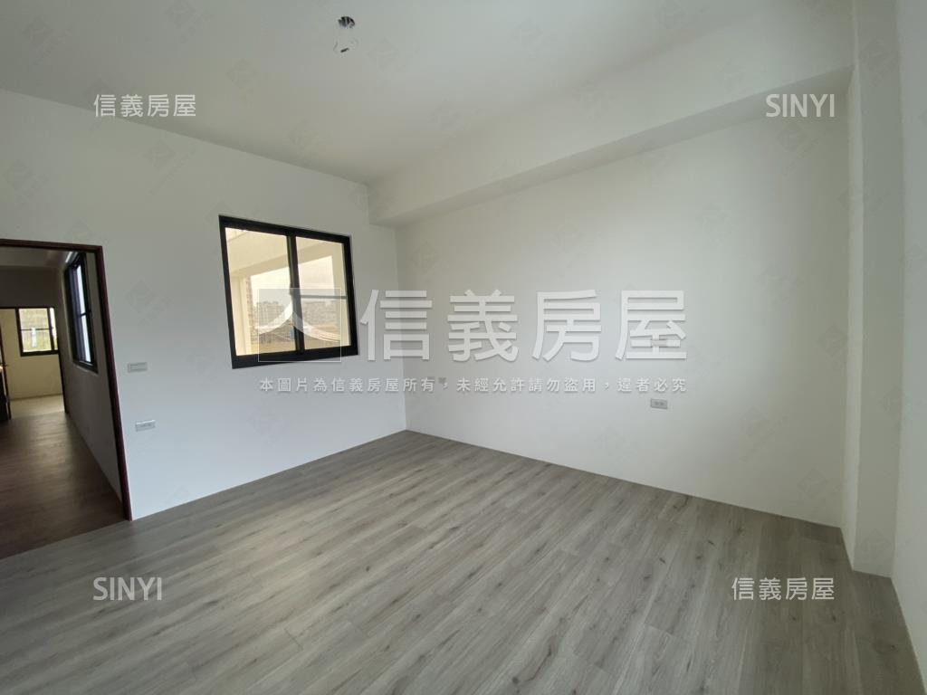 東區全新頂樓一層一戶華廈房屋室內格局與周邊環境