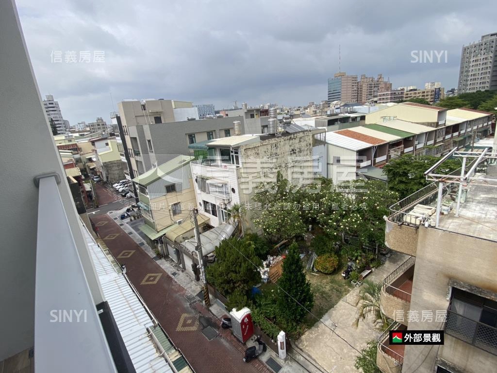 東區全新頂樓一層一戶華廈房屋室內格局與周邊環境