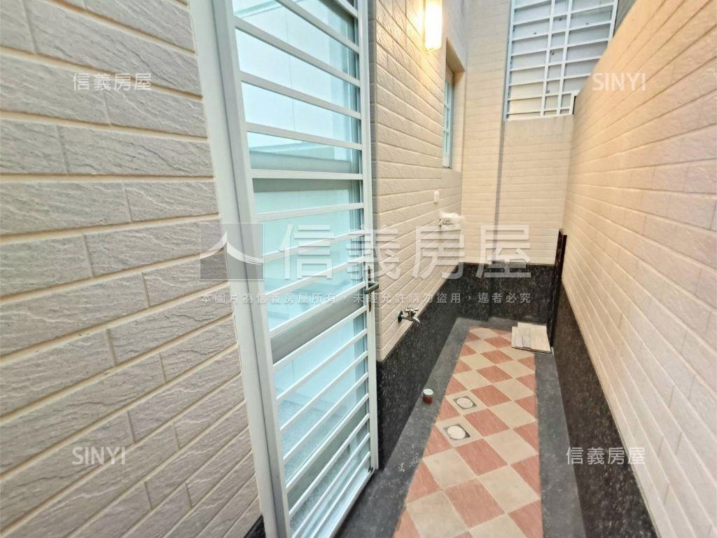 青埔花町墅輕屋齡六房車墅房屋室內格局與周邊環境