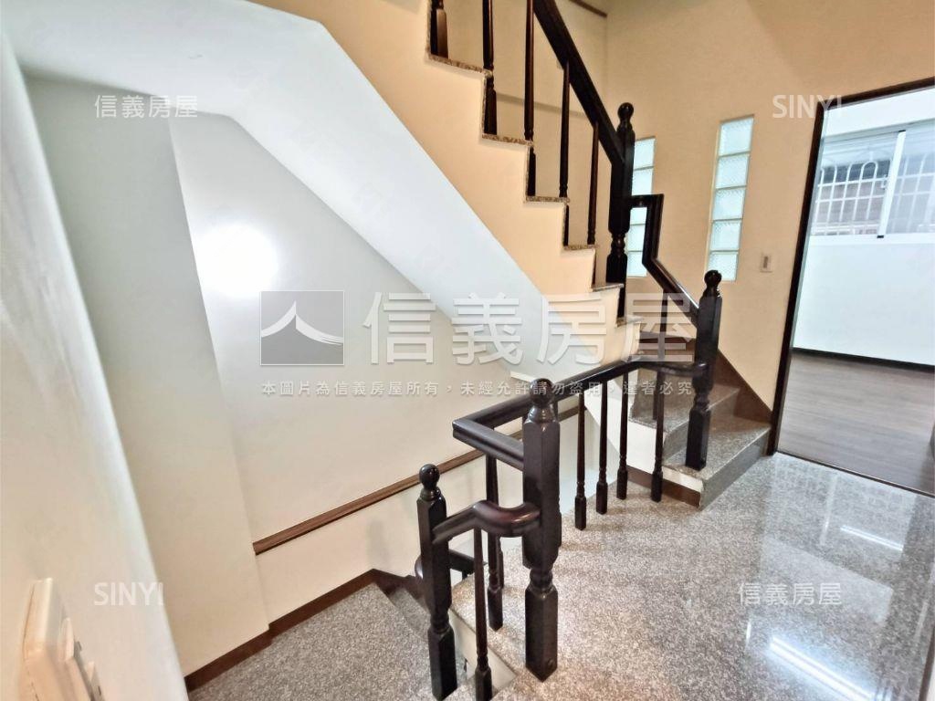 青埔花町墅輕屋齡六房車墅房屋室內格局與周邊環境