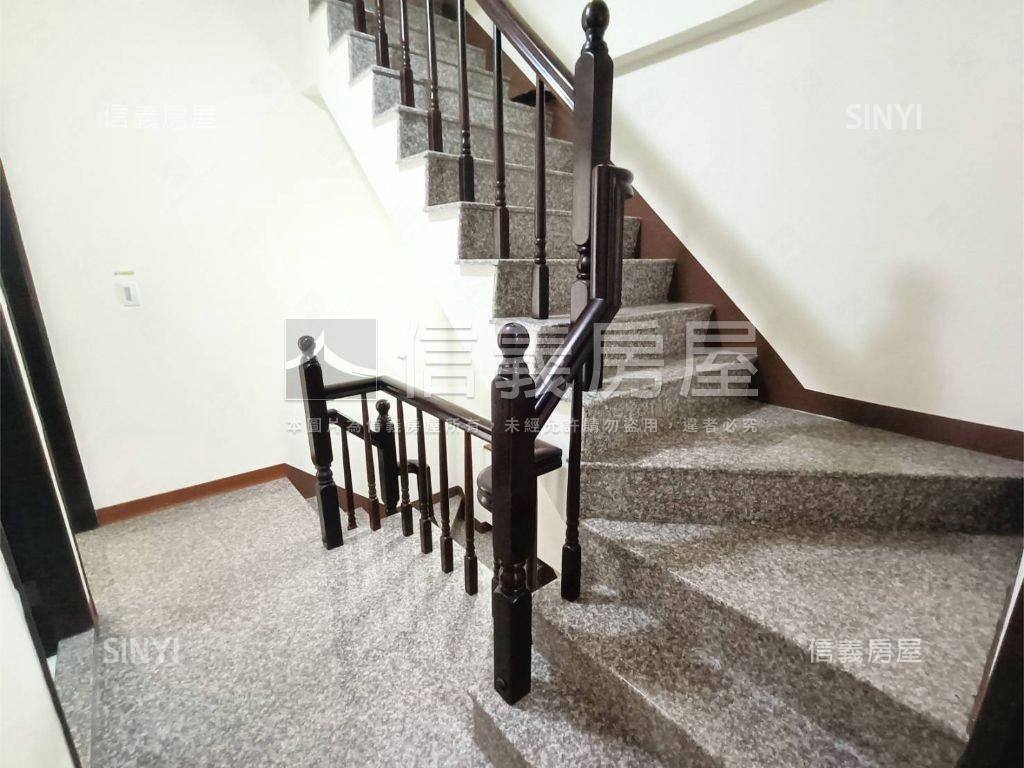 青埔花町墅輕屋齡六房車墅房屋室內格局與周邊環境