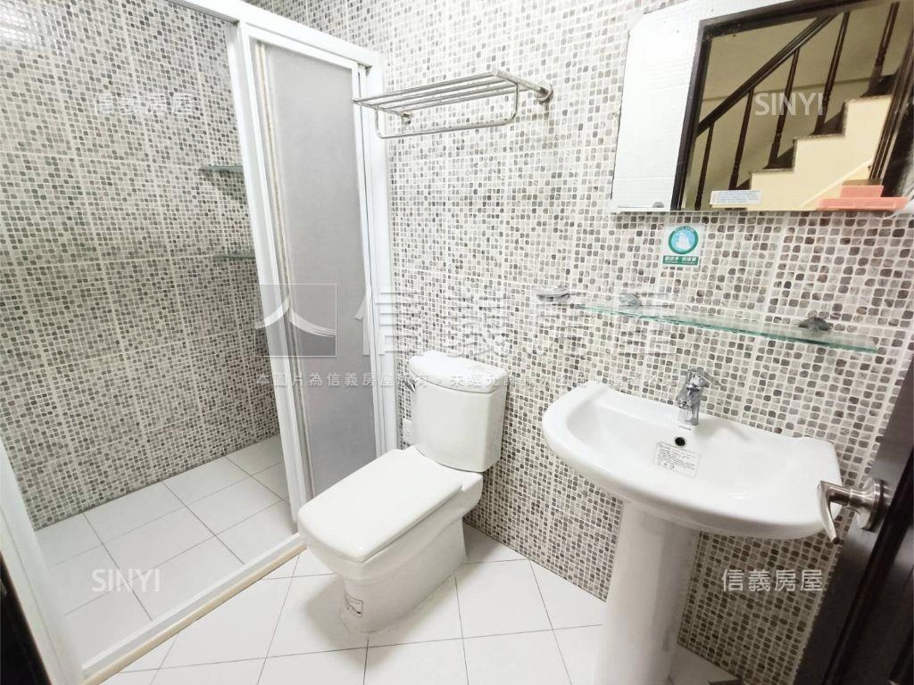 青埔花町墅輕屋齡六房車墅房屋室內格局與周邊環境