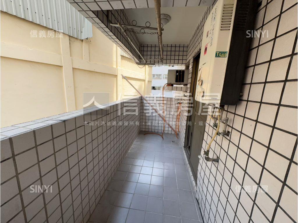西屯電梯邊間雙陽台二房房屋室內格局與周邊環境