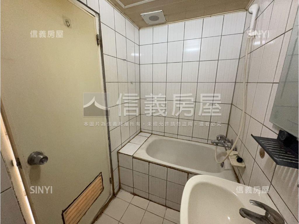 西屯電梯邊間雙陽台二房房屋室內格局與周邊環境