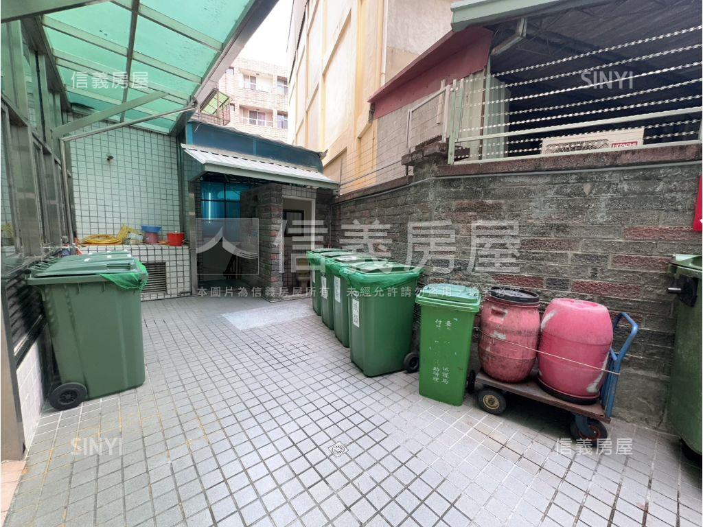 西屯電梯邊間雙陽台二房房屋室內格局與周邊環境