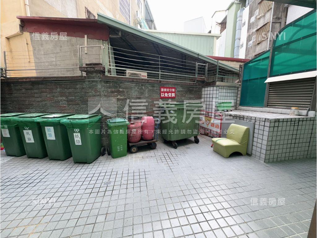 西屯電梯邊間雙陽台二房房屋室內格局與周邊環境