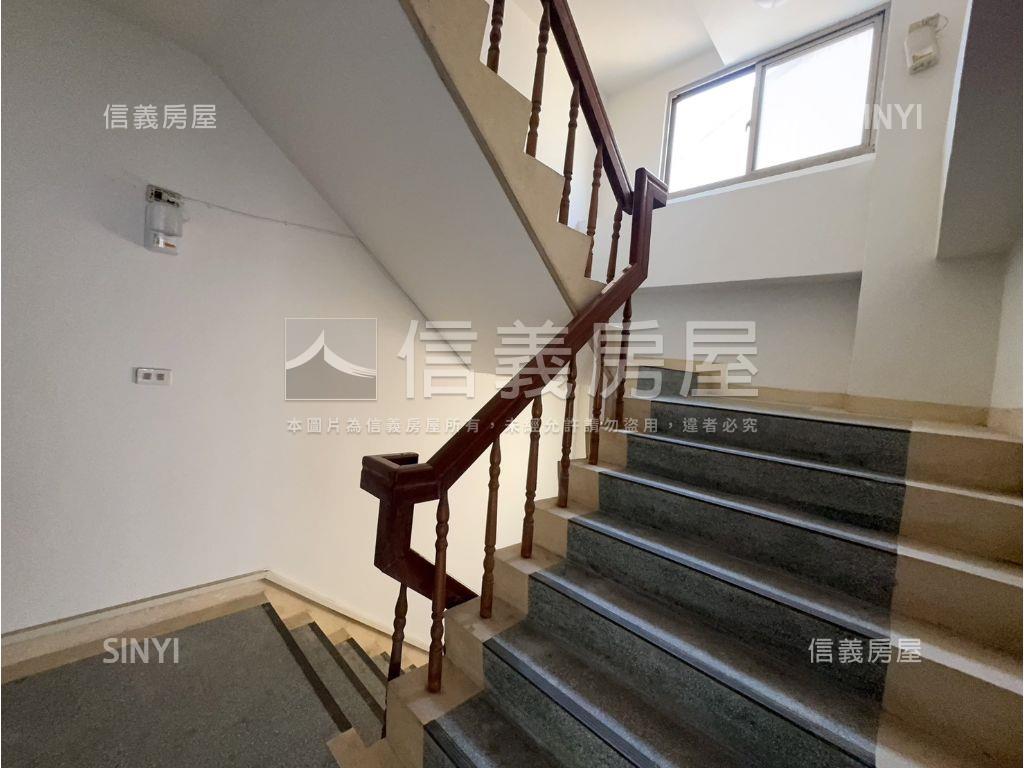 西屯電梯邊間雙陽台二房房屋室內格局與周邊環境