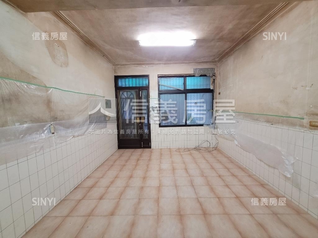 近美術館低總價透天房屋室內格局與周邊環境