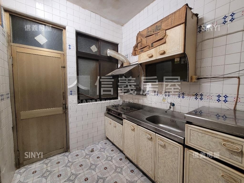 近美術館低總價透天房屋室內格局與周邊環境