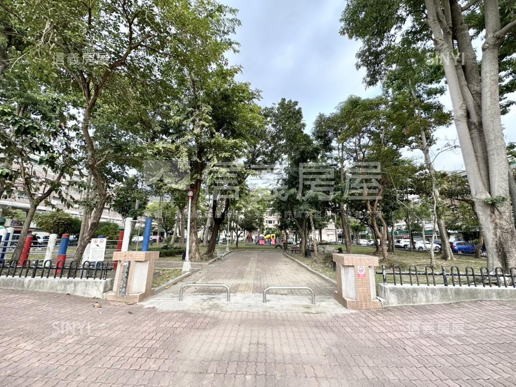 近美術館低總價透天房屋室內格局與周邊環境