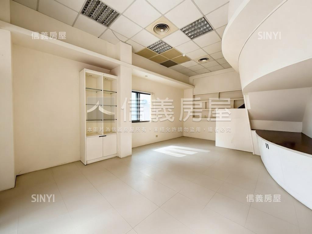 推薦南屯大面寬角間金店面房屋室內格局與周邊環境