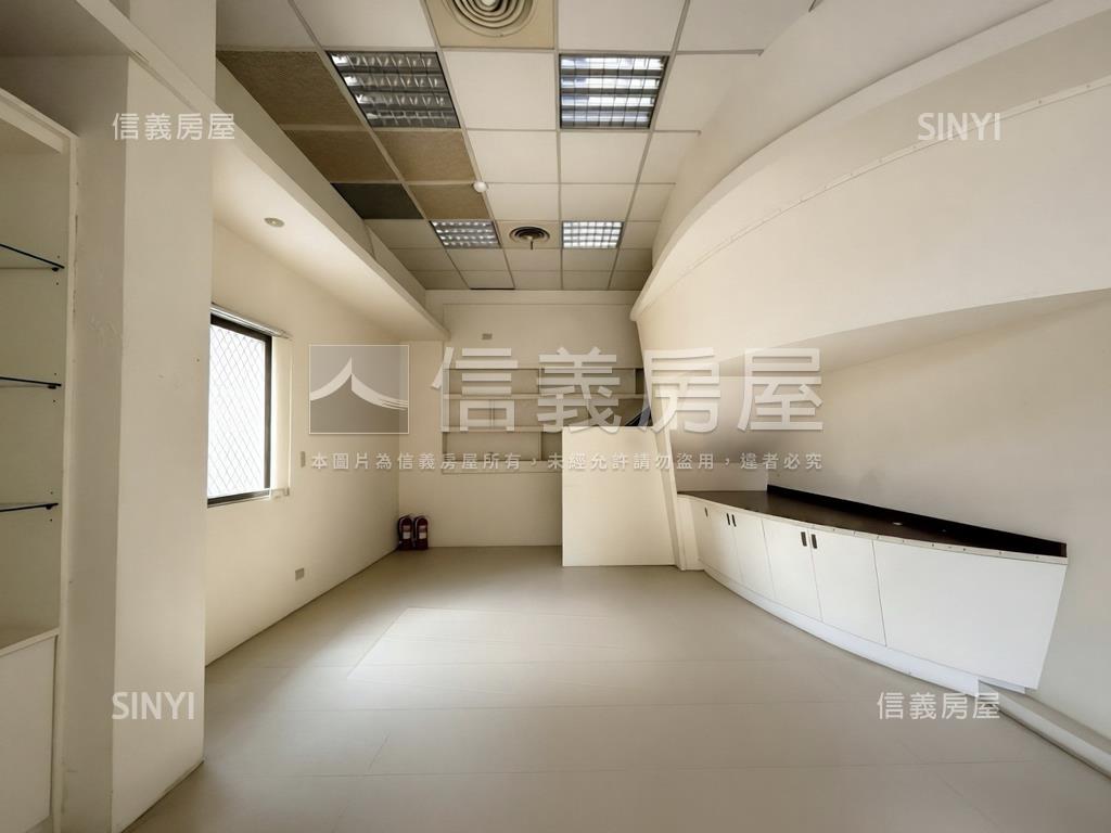 推薦南屯大面寬角間金店面房屋室內格局與周邊環境
