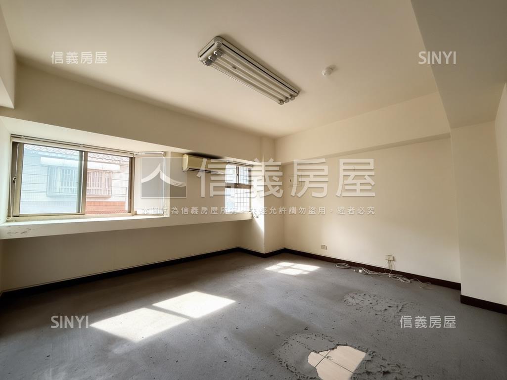 推薦南屯大面寬角間金店面房屋室內格局與周邊環境