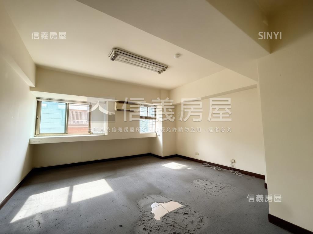 推薦南屯大面寬角間金店面房屋室內格局與周邊環境