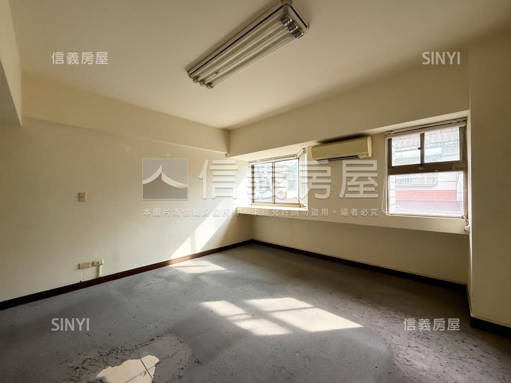 推薦南屯大面寬角間金店面房屋室內格局與周邊環境