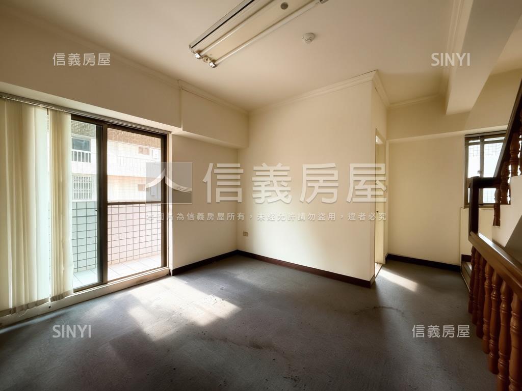 推薦南屯大面寬角間金店面房屋室內格局與周邊環境