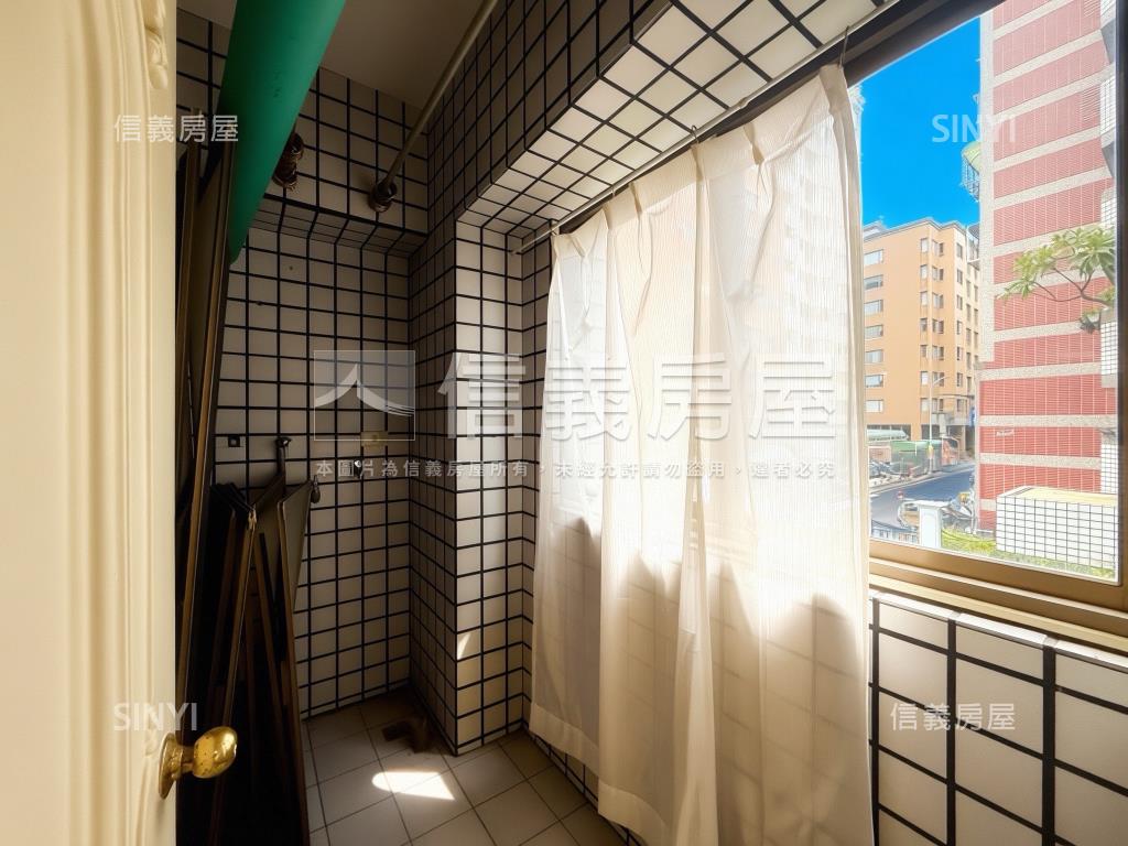 推薦南屯大面寬角間金店面房屋室內格局與周邊環境
