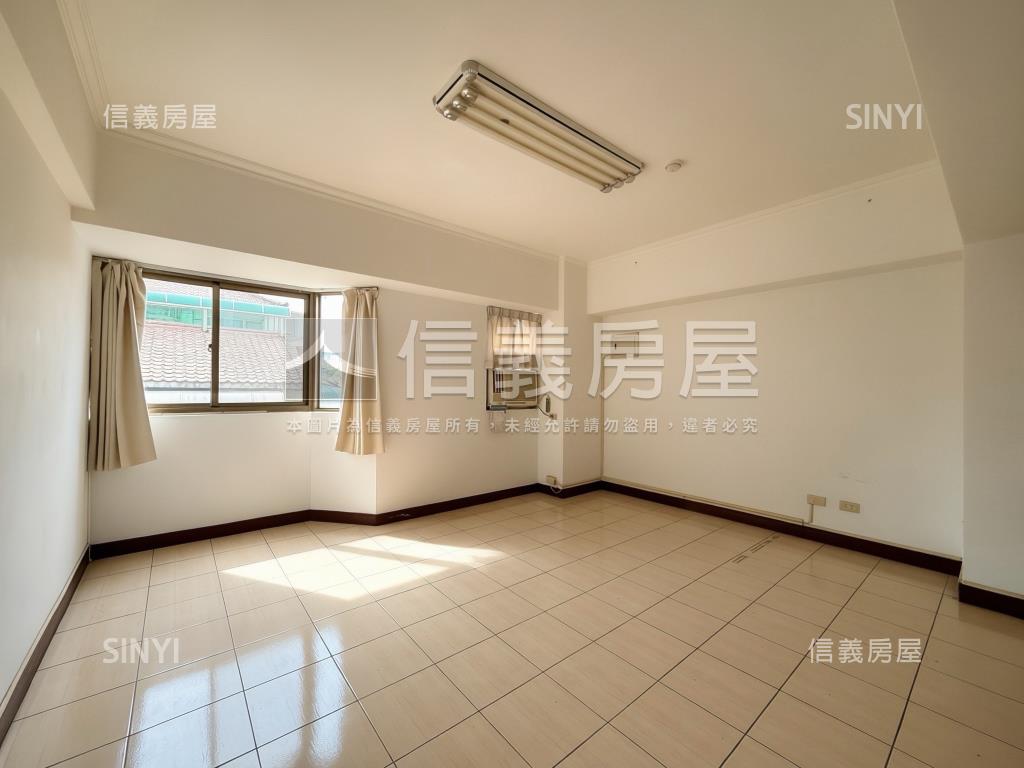 推薦南屯大面寬角間金店面房屋室內格局與周邊環境