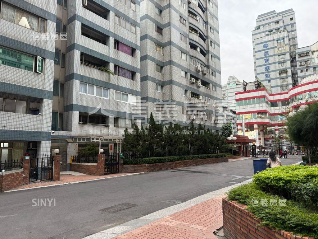 遠雄加州ＣＤ區坡平車位房屋室內格局與周邊環境