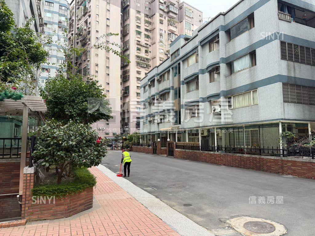 遠雄加州ＣＤ區坡平車位房屋室內格局與周邊環境