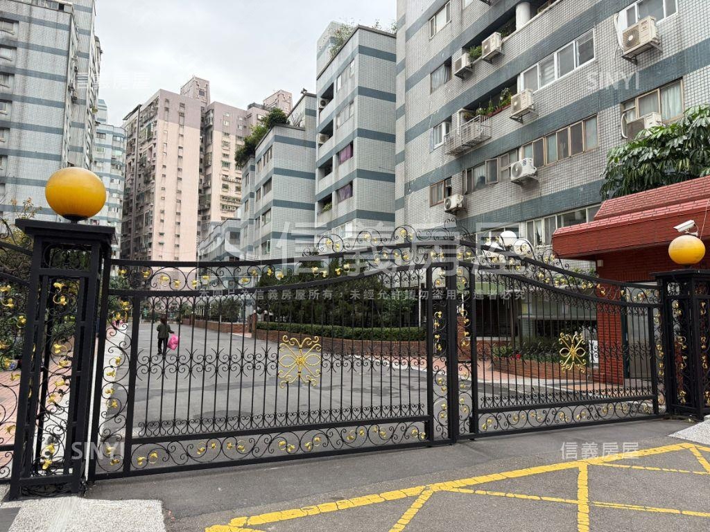 遠雄加州ＣＤ區坡平車位房屋室內格局與周邊環境