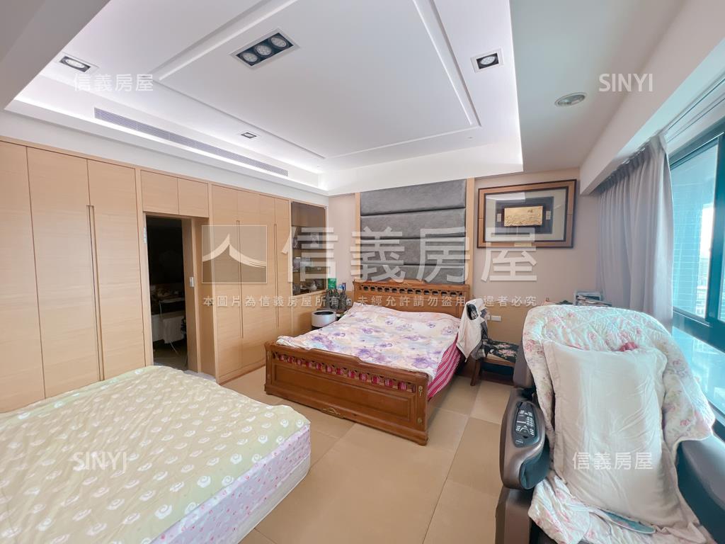 新巨蛋景觀四房車位房屋室內格局與周邊環境