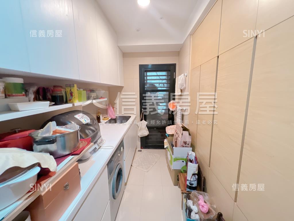 新巨蛋景觀四房車位房屋室內格局與周邊環境