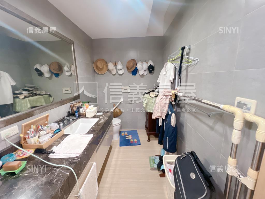 新巨蛋景觀四房車位房屋室內格局與周邊環境