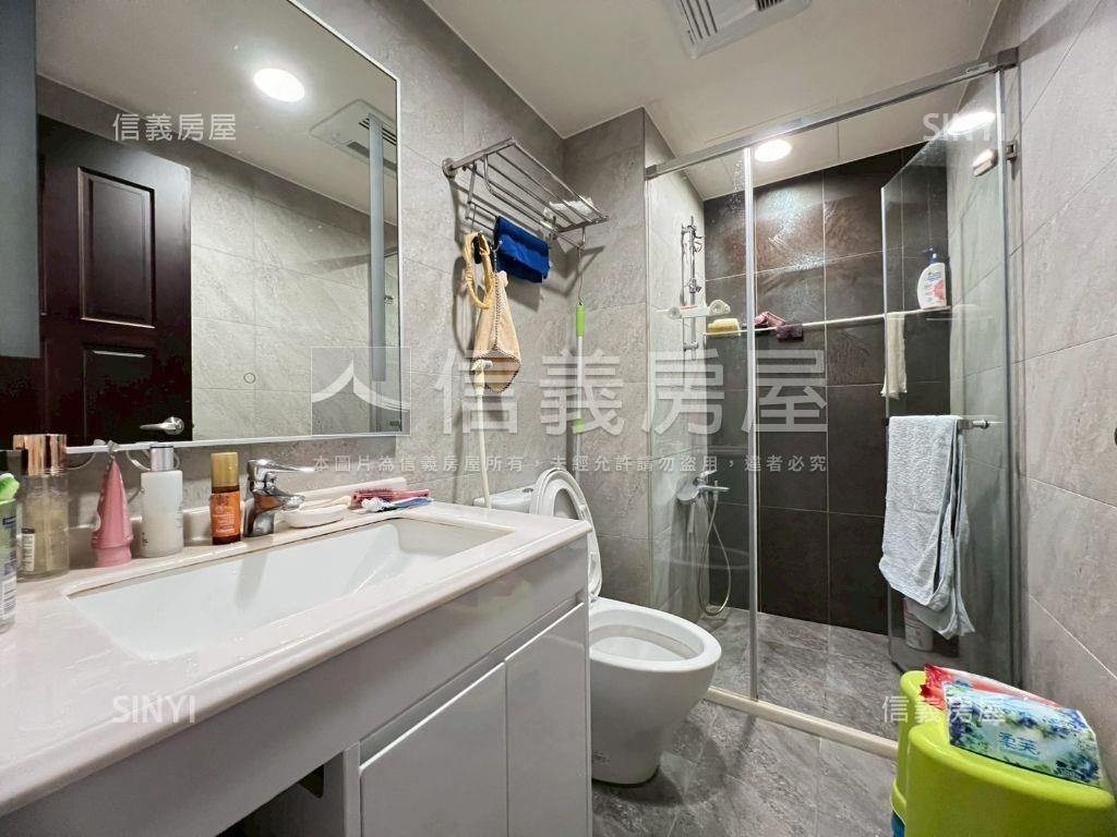 唯樂之丘帝王座兩房車位房屋室內格局與周邊環境